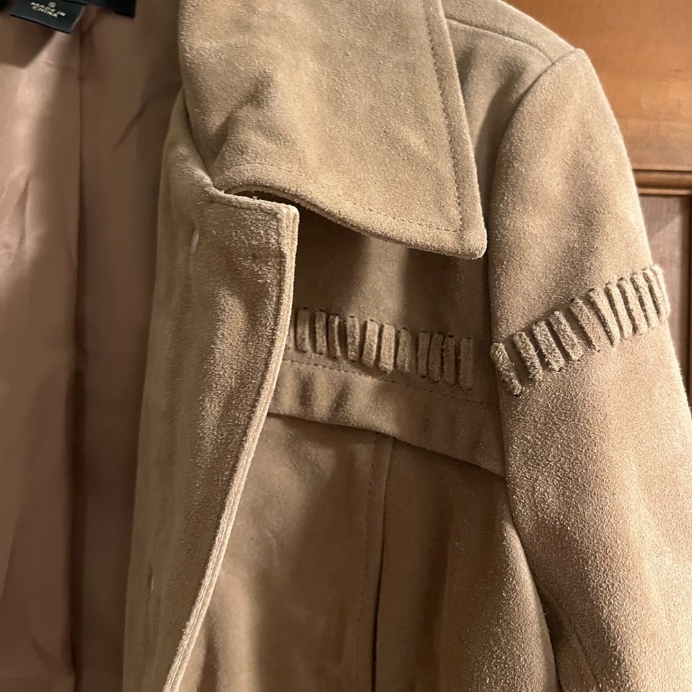 Stylish Women's Brown Suede Jacket - Picture 4 of 6